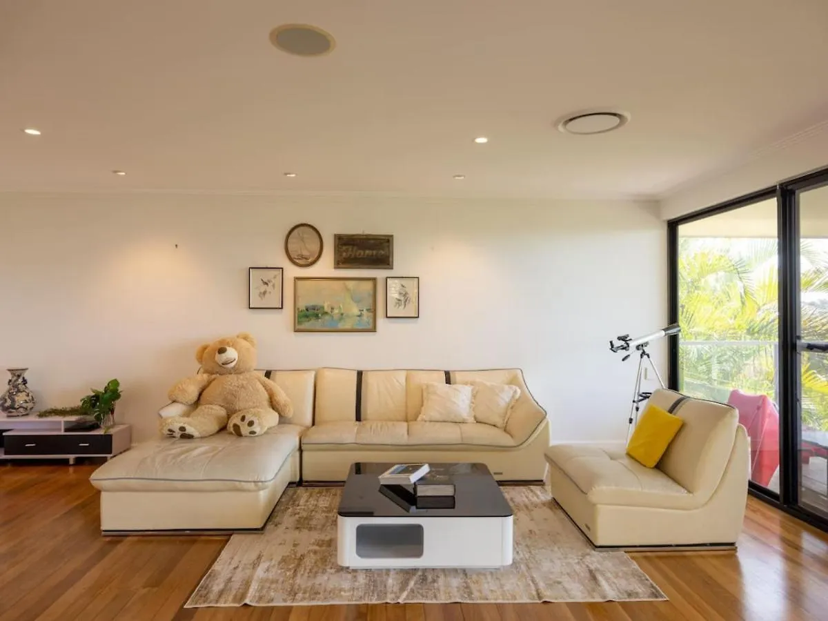 Holiday home Stunning City View 5Br With Balcony Near Malls Uni And Cbd Brisbane Australia