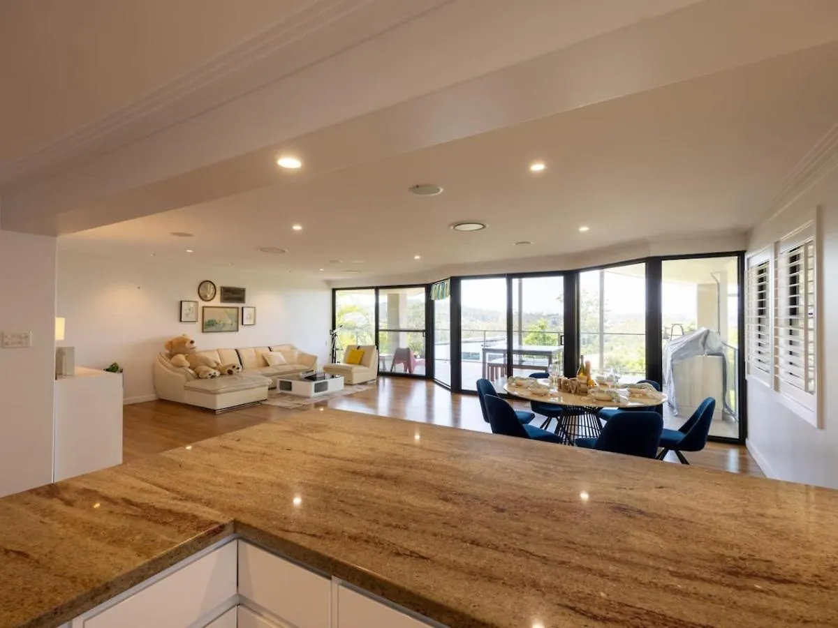 Holiday home Stunning City View 5Br With Balcony Near Malls Uni And Cbd Brisbane